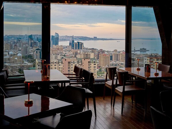 Breakfast, lunch and dinner served - Mercure Baku City (Baku)