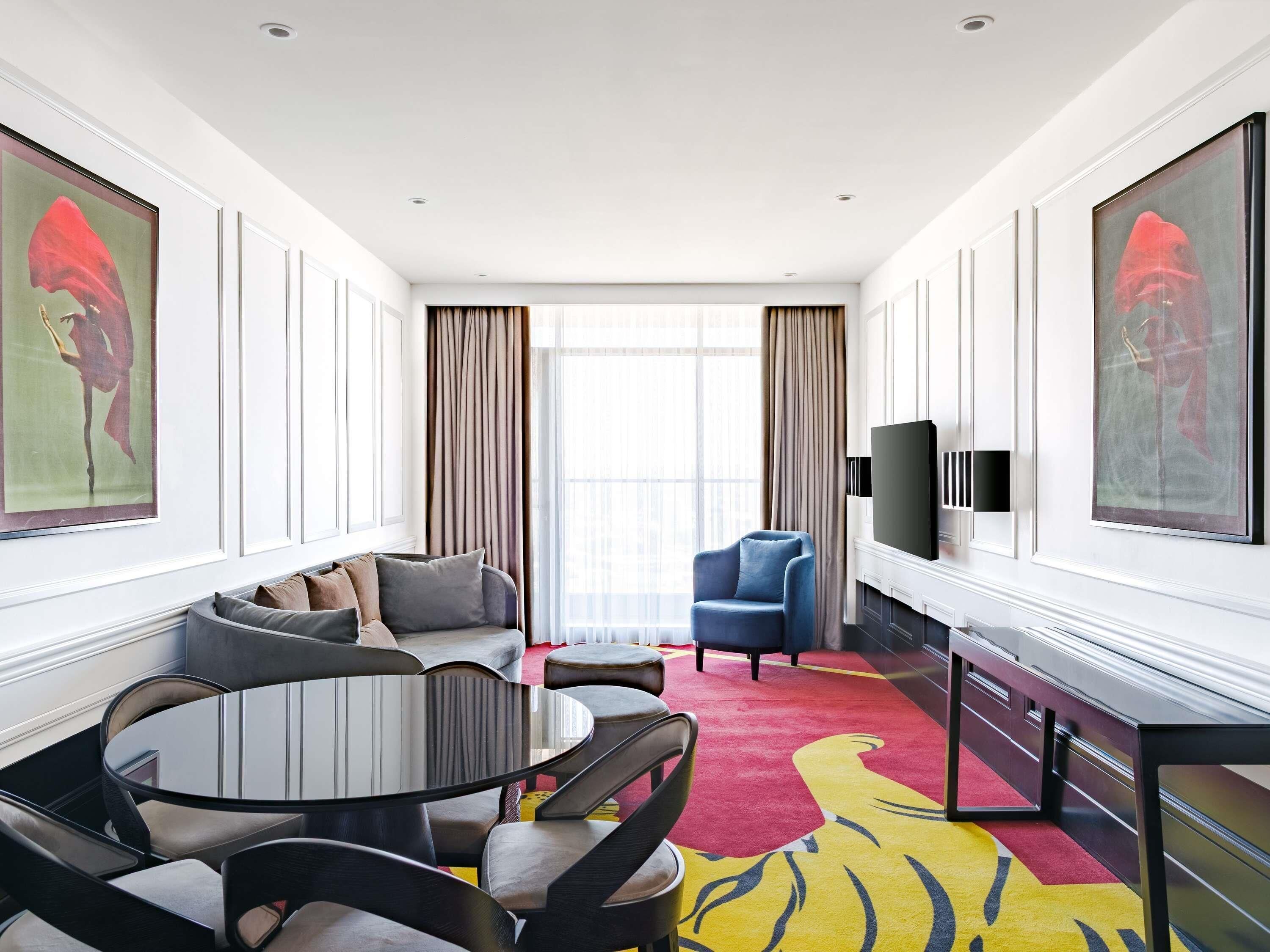 Executive Room, 1 Double Bed | Hypo-allergenic bedding, minibar, in-room safe, desk