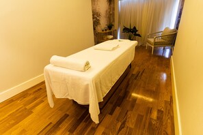 Sauna, bain à remous, hammam, hammam, soins d'aromathérapie