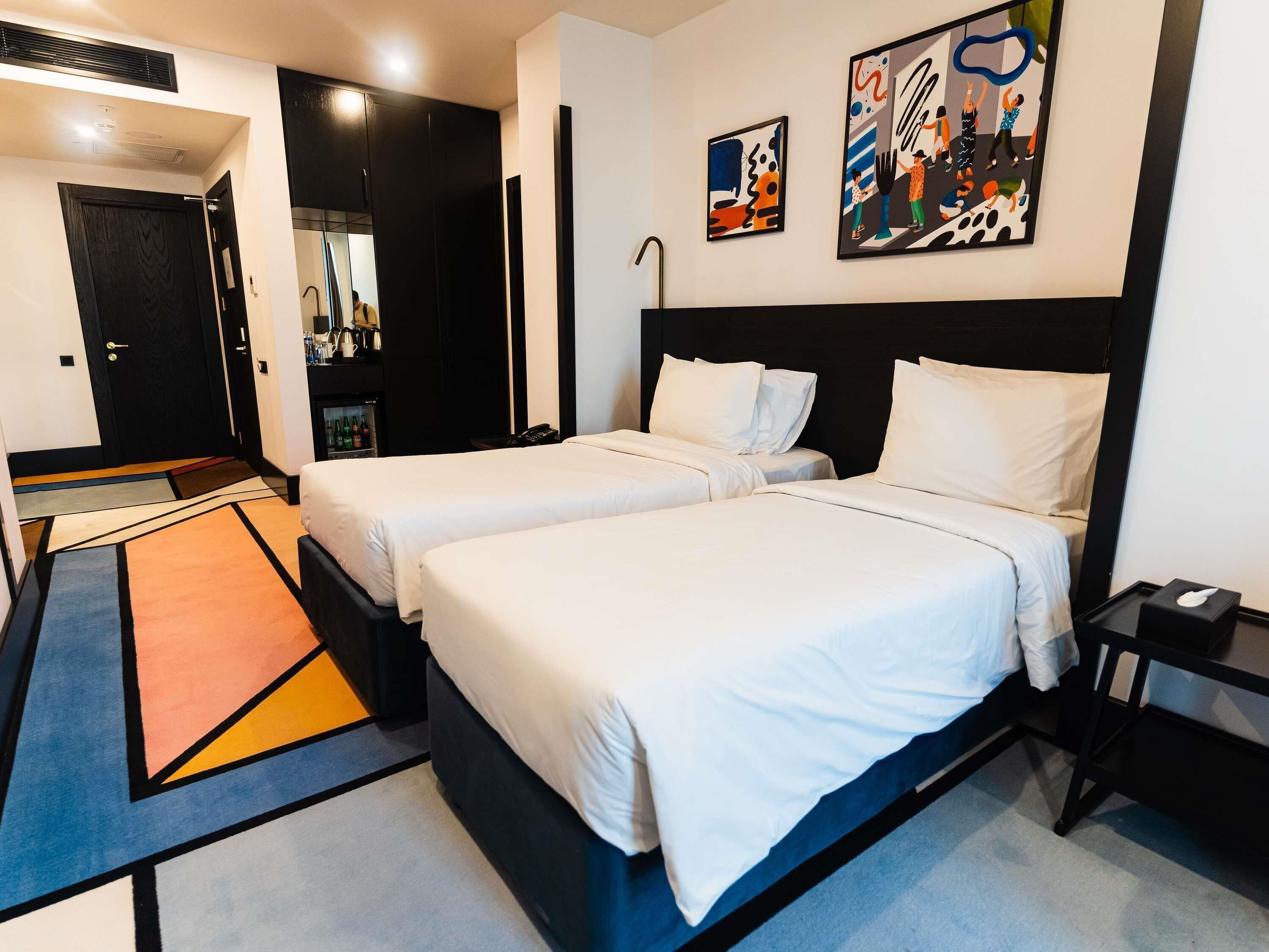 Literie hypoallergénique, minibar, coffres-forts dans les chambres