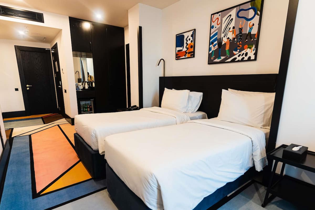 Hypo-allergenic bedding, minibar, in-room safe, desk