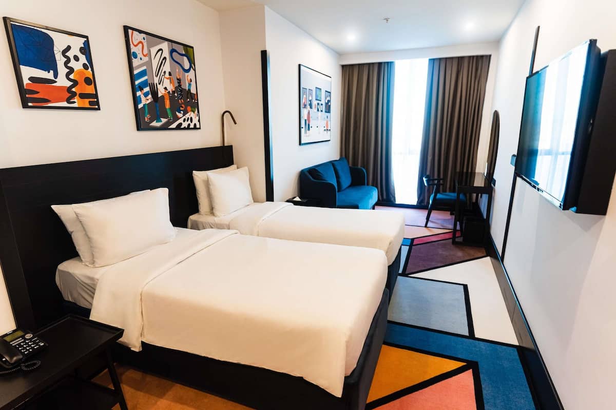 Hypo-allergenic bedding, minibar, in-room safe, desk