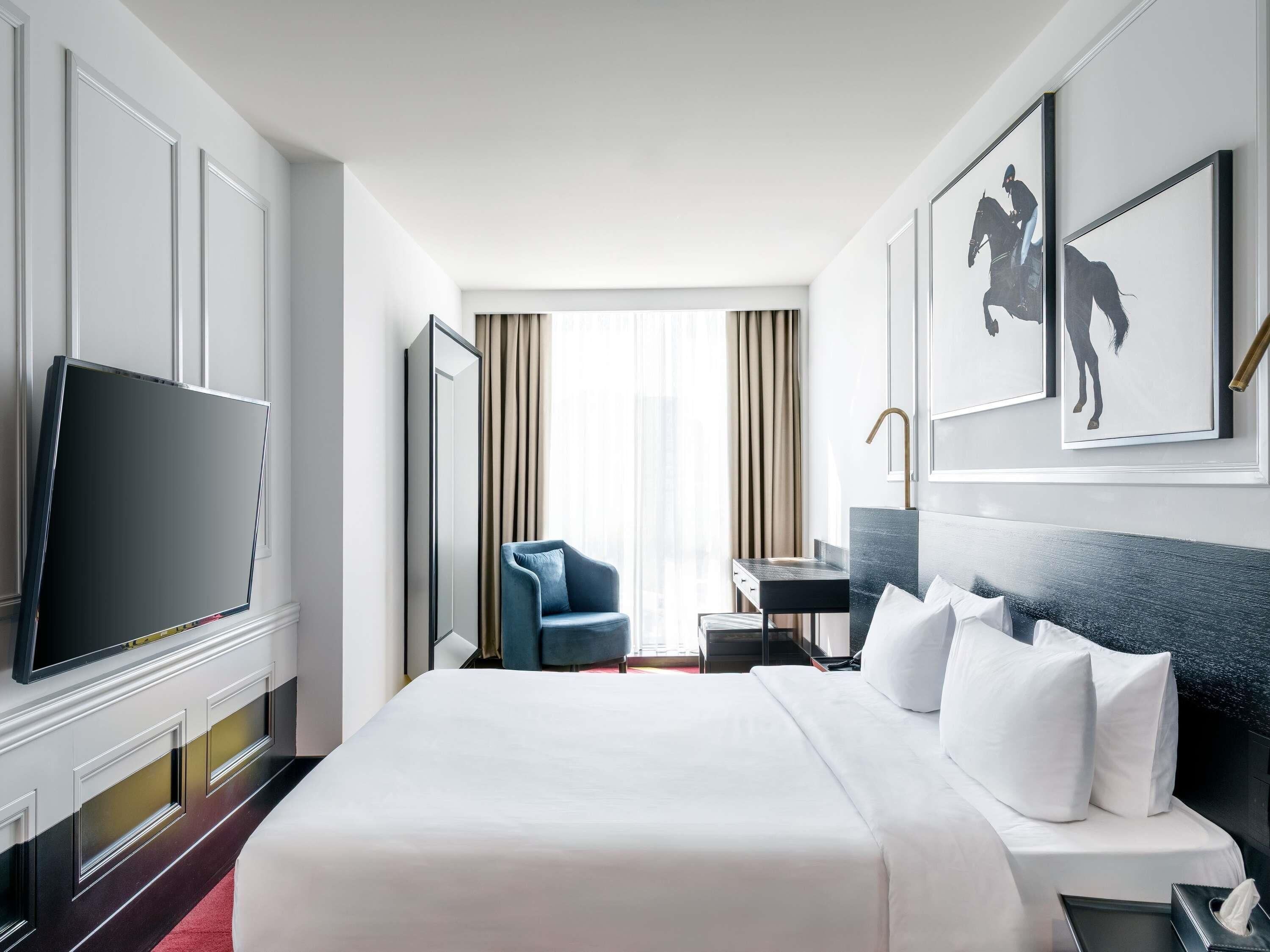 Hypo-allergenic bedding, minibar, in-room safe, desk