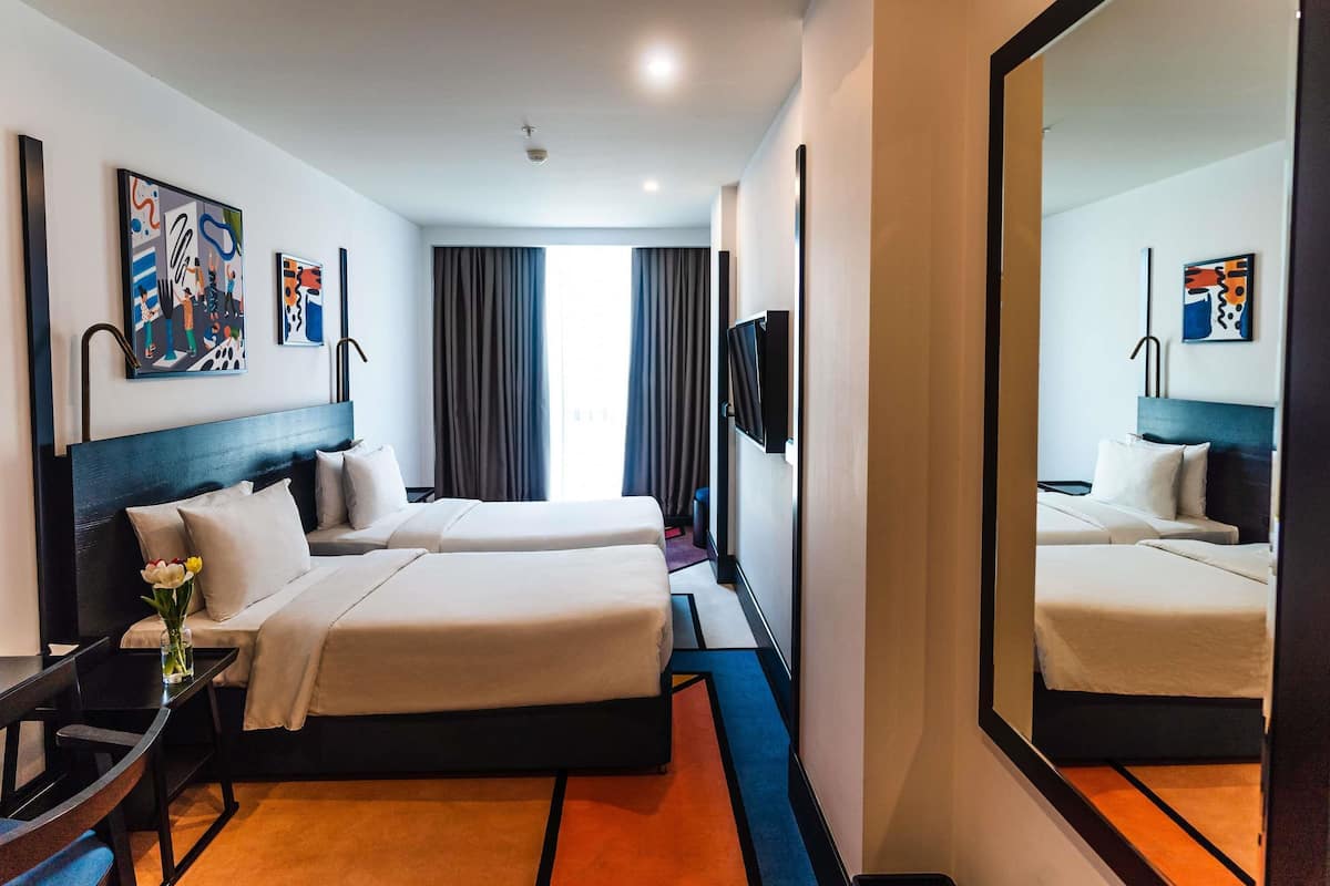 Standard Room, 2 Twin Beds | Hypo-allergenic bedding, minibar, in-room safe, desk