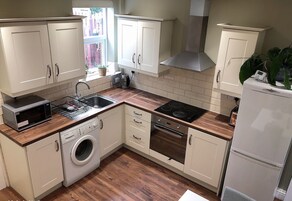 Rumah Standar, 3 kamar tidur | Dapur pribadi | Oven, ketel listrik, pemanggang roti, dan peralatan masak/sendok-piring