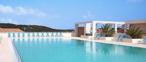 Outdoor pool, a heated pool