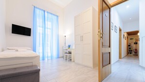 A modern hotel room with a bed, a desk, and a wardrobe. - Via Aniello Falcone 72b (Naples)
