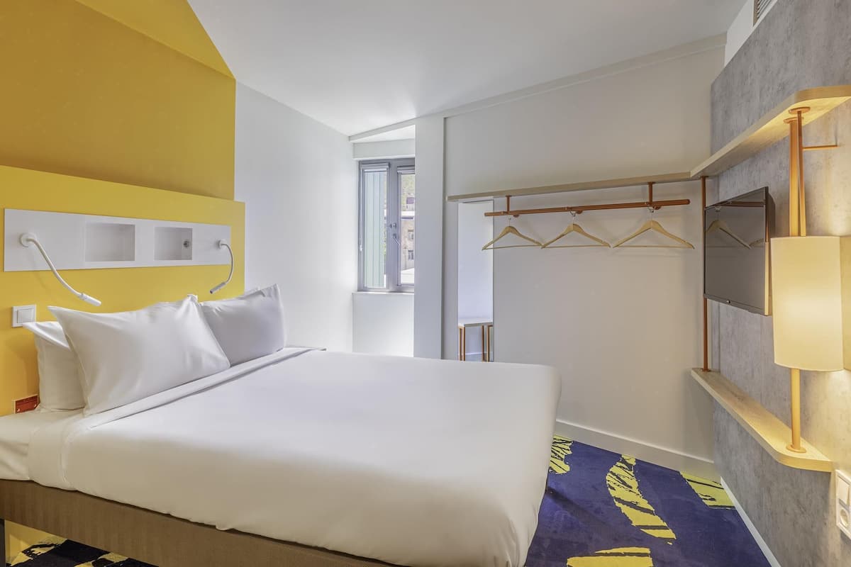 Triple Room (Smart) | Hypo-allergenic bedding, soundproofing, free cribs/infant beds