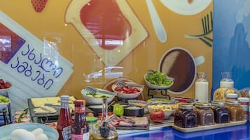 Päivittäinen buffetaamiainen maksusta