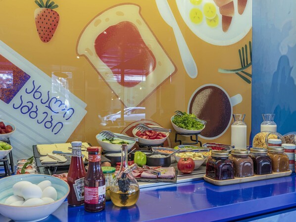 Petit déjeuner buffet servi tous les jours en supplément