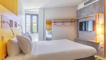 Habitació triple (Smart) | Roba de llit hipoal·lergògena i habitacions insonoritzades