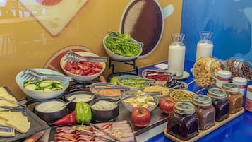 Petit déjeuner buffet (27 GEL par personne)