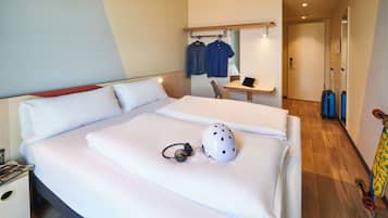 Standard Room, 1 Double Bed | Hypo-allergenic bedding, desk, laptop workspace, soundproofing