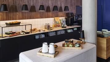Tägliches Frühstücksbuffet gegen Gebühr