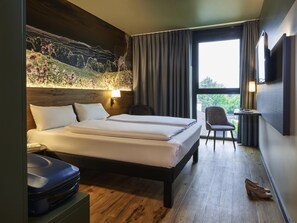 Habitación estándar, 2 camas individuales | Ropa de cama hipoalergénica y escritorio 