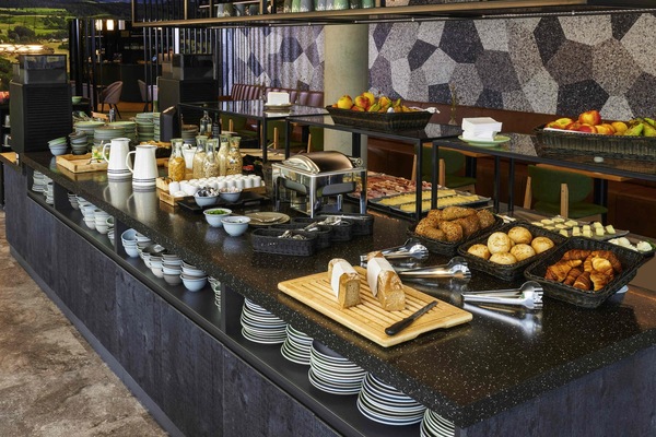 Buffet breakfast for a fee on weekdays