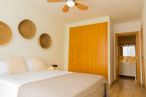 2 bedrooms, iron/ironing board, travel cot, free WiFi
