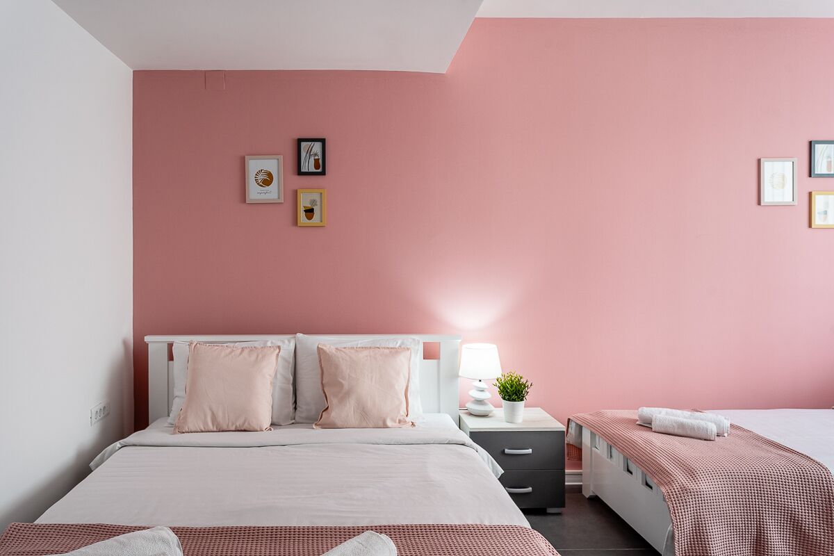 6 bedrooms, WiFi, bed sheets