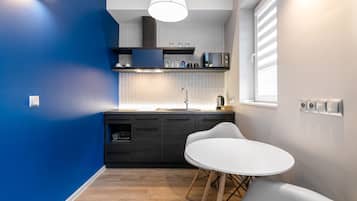 Business Studio, Non Smoking | Private kitchenette