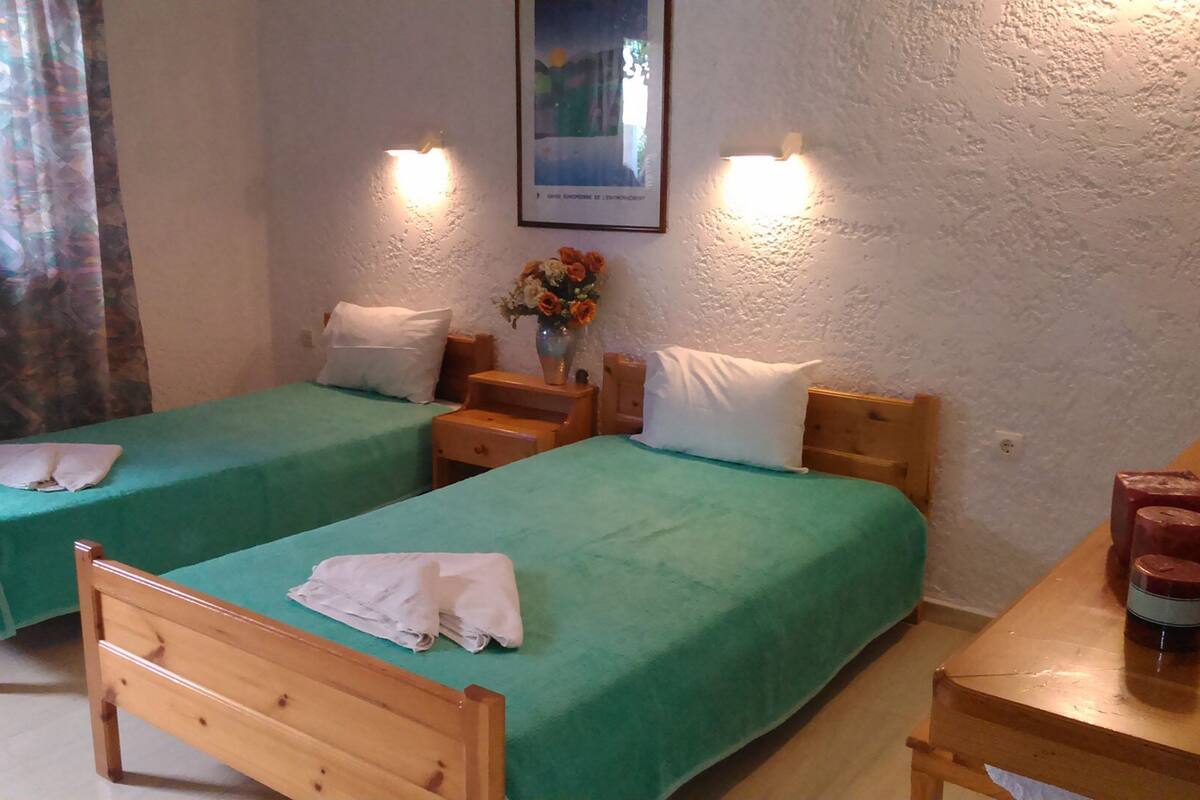 Free WiFi, bed sheets