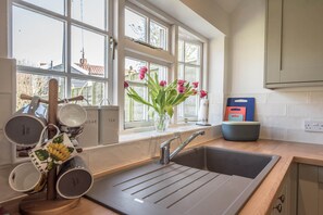 House (1 Bedroom) | Private kitchen | Oven, stovetop, toaster, cookware/dishes/utensils - The Stable, Grundisburgh (Woodbridge)