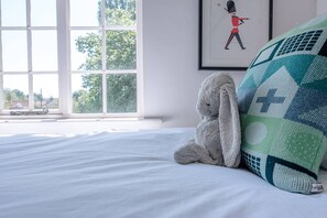 House (5 Bedrooms) | 5 bedrooms, laptop workspace, iron/ironing board, bed sheets - The Pond House, Westleton (Saxmundham)