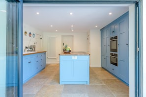 Microwave, oven, stovetop, dishwasher - The Pond House, Westleton (Saxmundham)