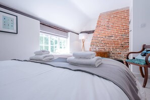 ハウス (5 Bedrooms) | 5 室のベッドルーム、ノートパソコン用作業スペース、アイロン / アイロン台、ベッドシーツ