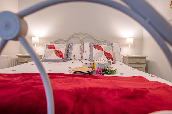2 bedrooms, iron/ironing board, bed sheets