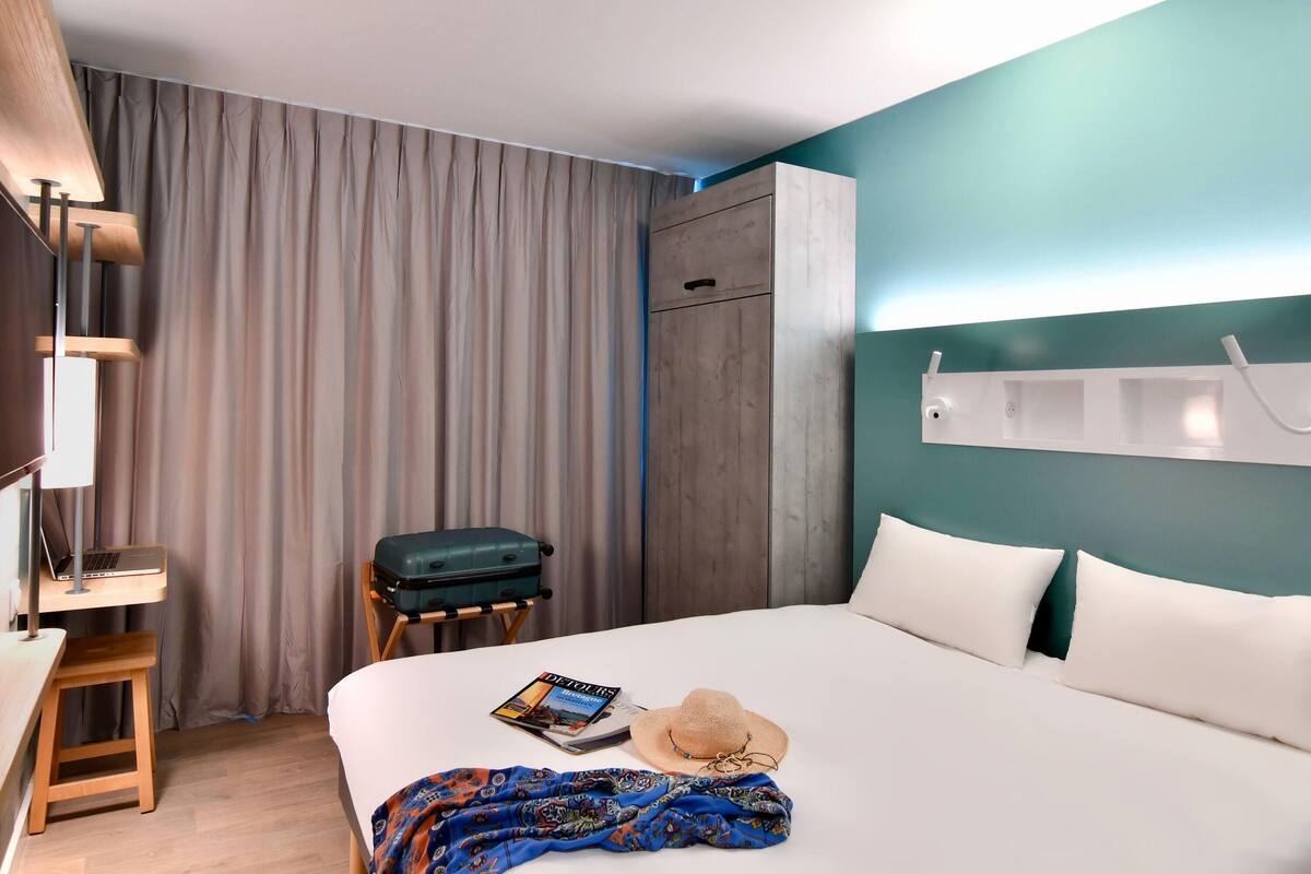 double room, multiple beds | premium bedding, pillow-top beds, individually furnished