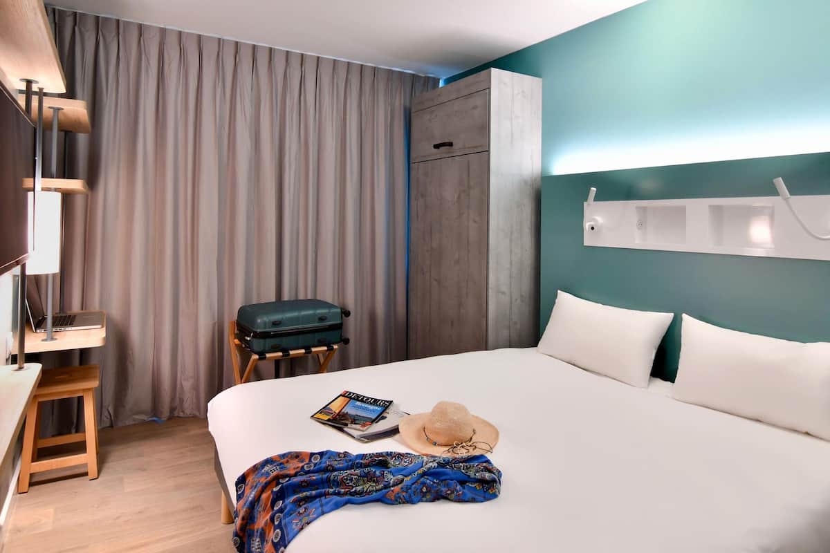 Premium bedding, pillow-top beds, individually furnished