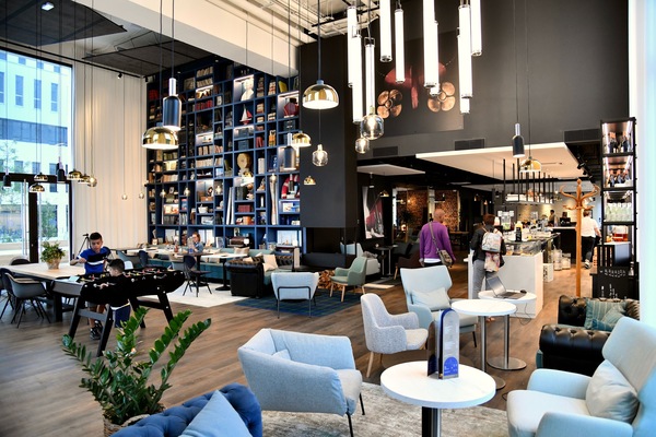 Lobby lounge