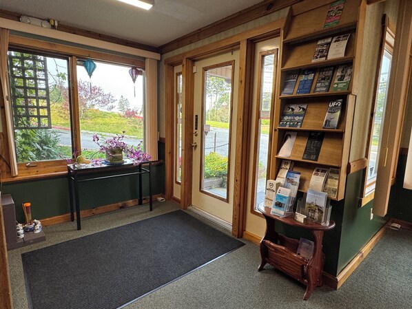 Reception hall - NEW AGE MOTEL INN (Yarmouth)