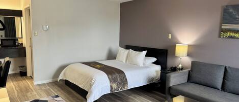 Deluxe Studio | Desk, soundproofing, free WiFi, bed sheets