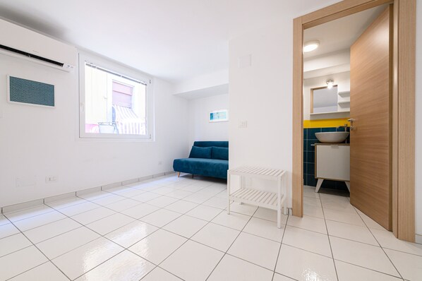 Apartment - Via S Liborio - 6 Piano (Naples)