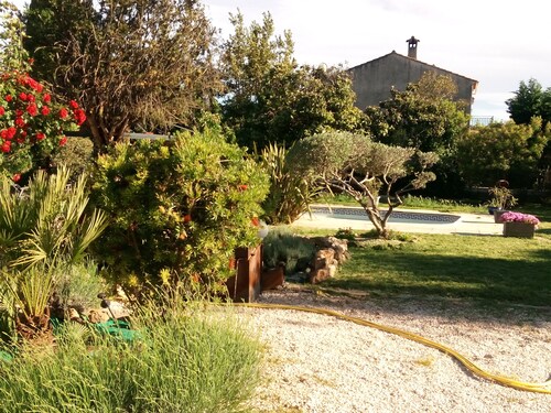 T2 garden level in villa