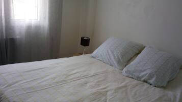 1 slaapkamer, een kluis op de kamer, een strijkplank/strijkijzer