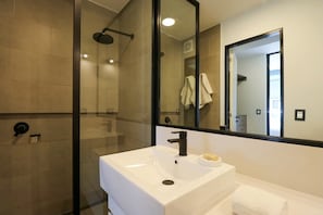 Shower, hair dryer, towels, shampoo