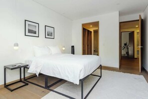 3 habitaciones, tabla de planchar con plancha, cuna de viaje y wifi 