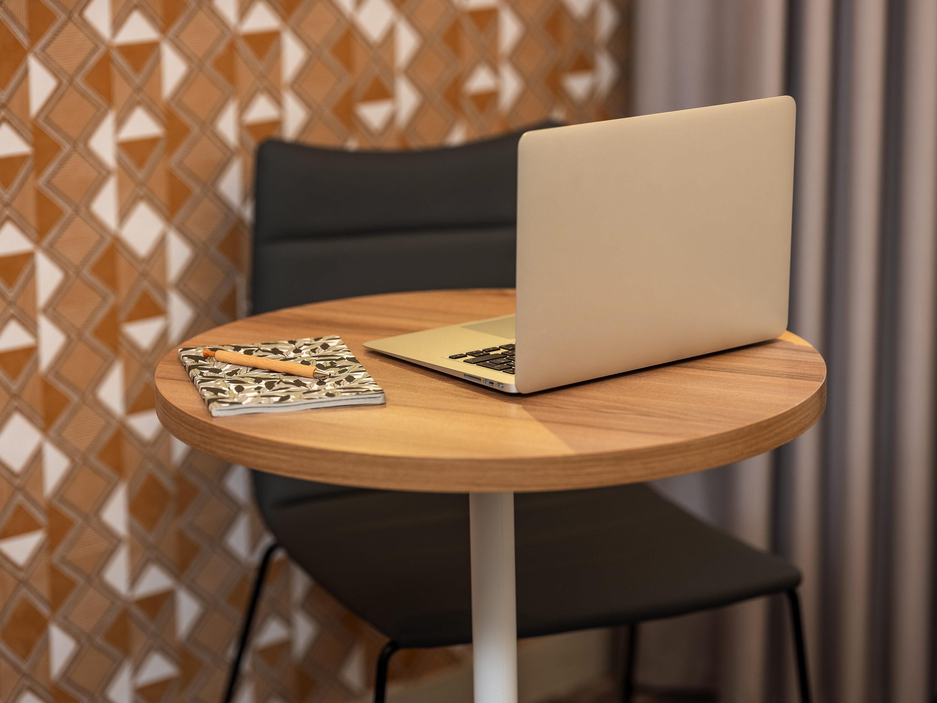 standard room, 1 double bed | desk, blackout curtains, soundproofing, iron/ironing board