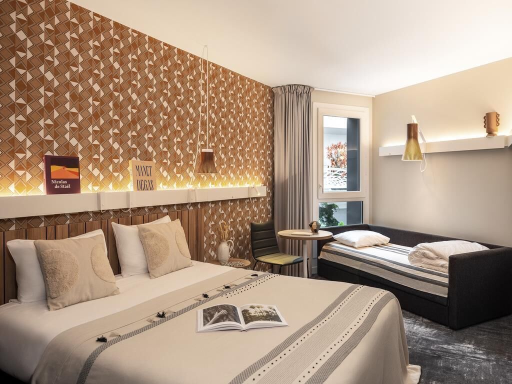 Triple Room with 1 double bed + 1 sofa bed | Escritorio, cortinas blackout y insonorización 