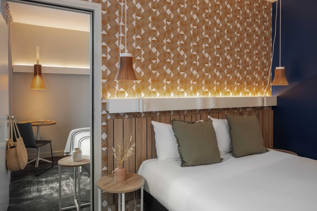 Suite estándar, 2 camas dobles | Escritorio, cortinas opacas, sistema de insonorización