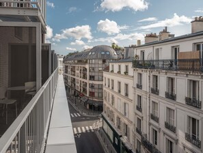 Superior Room, 1 Queen Bed, Balcony | Desk, blackout curtains, soundproofing, iron/ironing board - Ibis Paris Gare Montparnasse Catalogne (Paris)