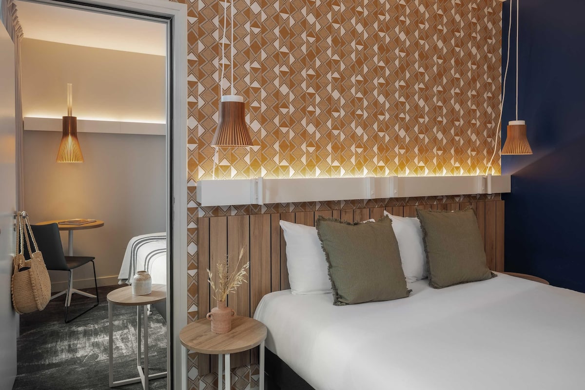 Suite – standard, 2 dobbeltsenger | Skrivebord, blendingsgardiner, lydisolert og strykejern/-brett