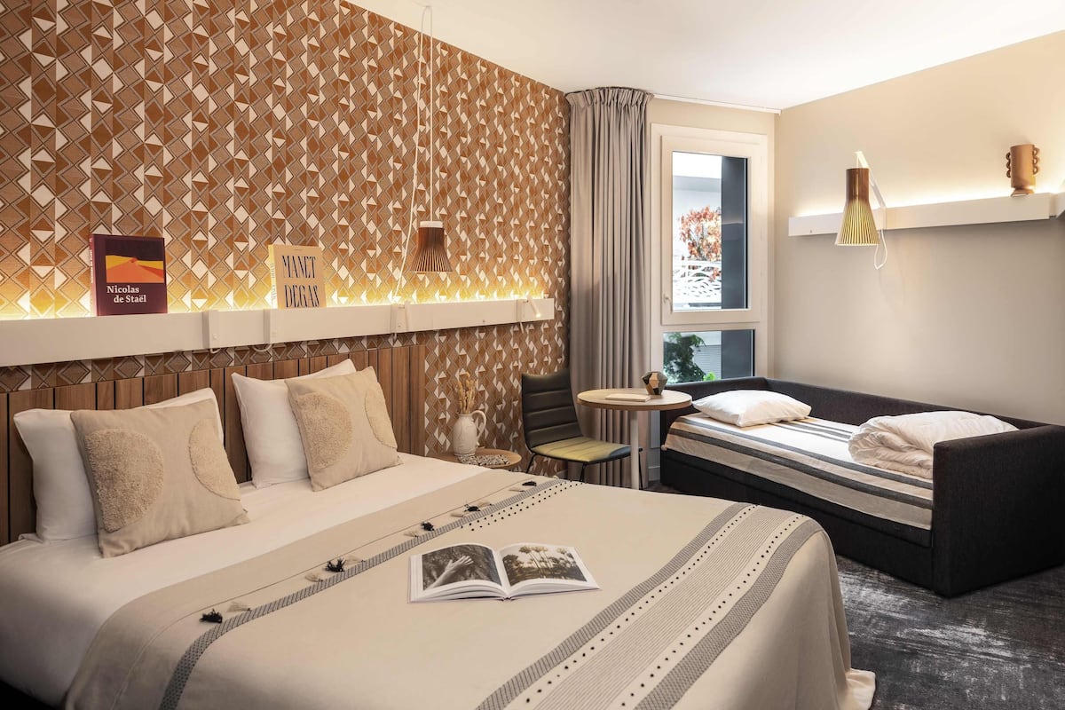 Triple Room with 1 double bed + 1 sofa bed | Desk, blackout drapes, soundproofing, iron/ironing board