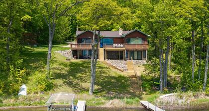 Spruce Haven 3 Bedroom Home by RedAwning