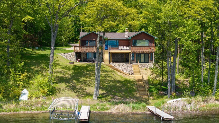 Spruce Haven 3 Bedroom Home by RedAwning