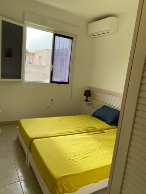 4 chambres, fer et planche à repasser, literie fournie