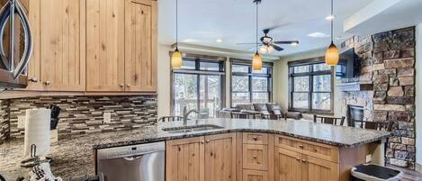 Condo, 4 Bedrooms | Private kitchen