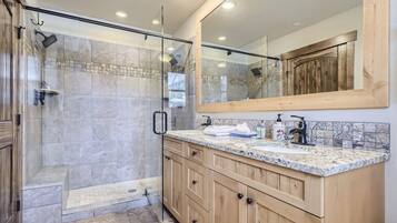 Condo, 4 habitaciones | Baño